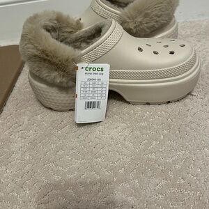 CROCS Women’s Stomp Lined Clog in Cream with Faux Fur Lining